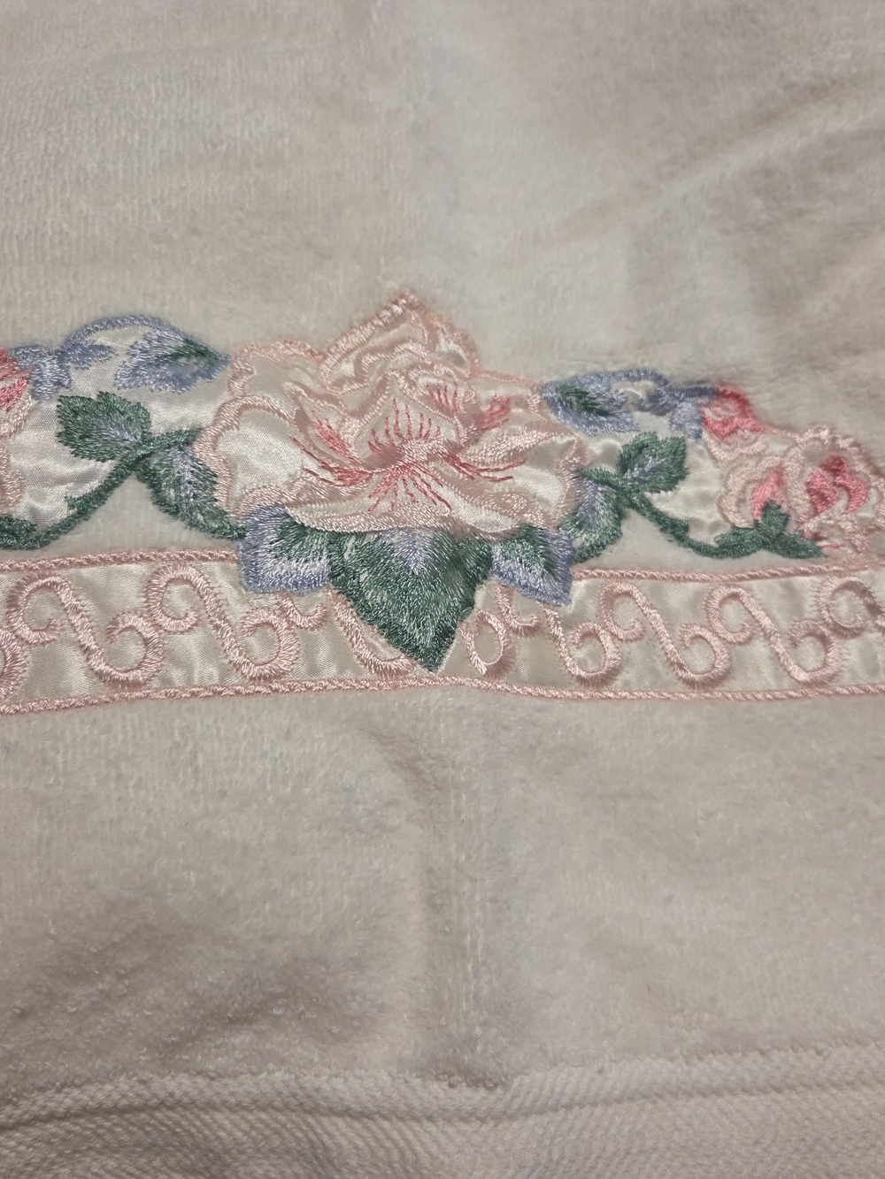 Vintage Y2K White Pink Embroidery Bath & Hand Towel
